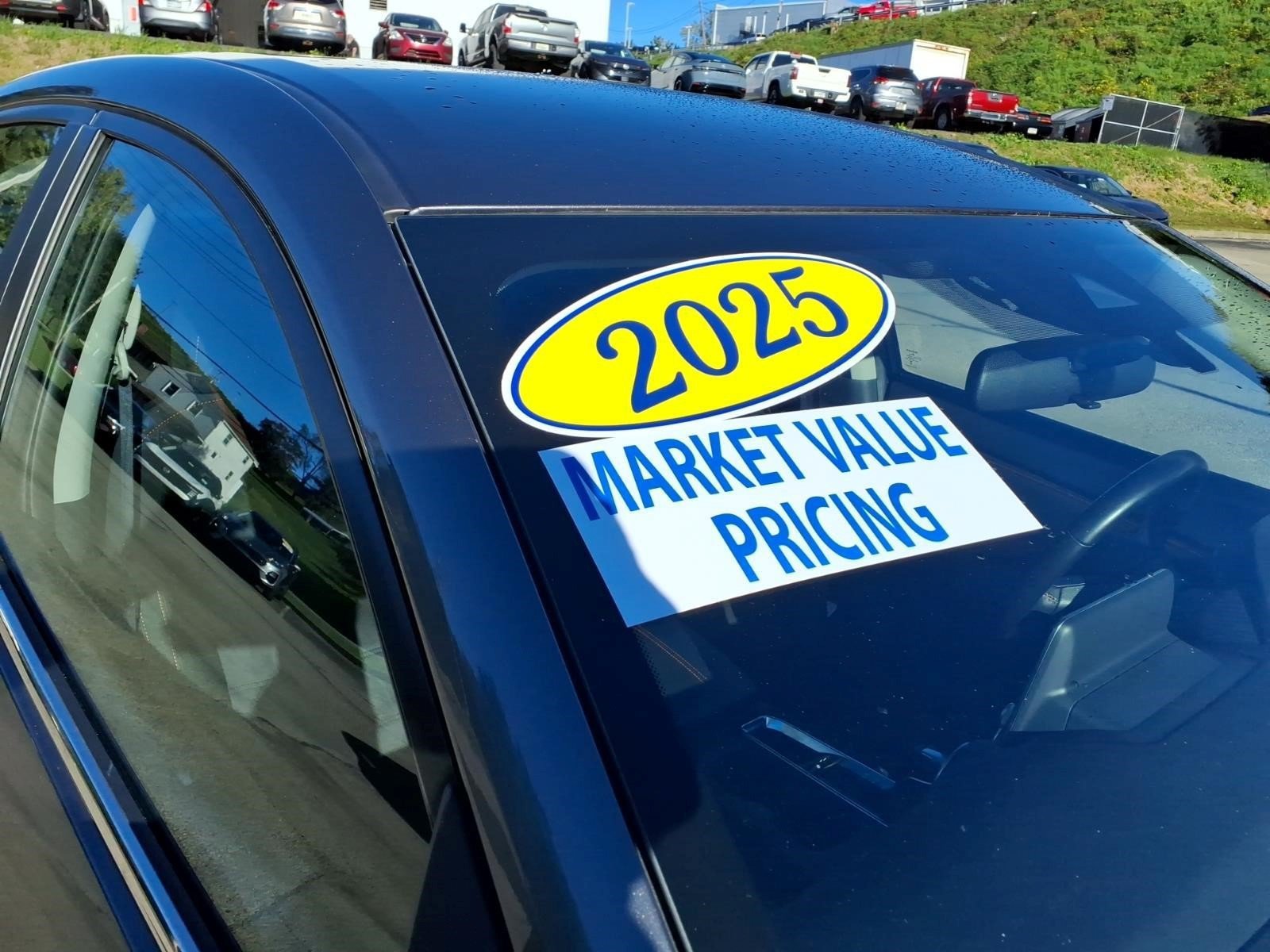 Used 2025 Nissan Sentra SR FWD image 9