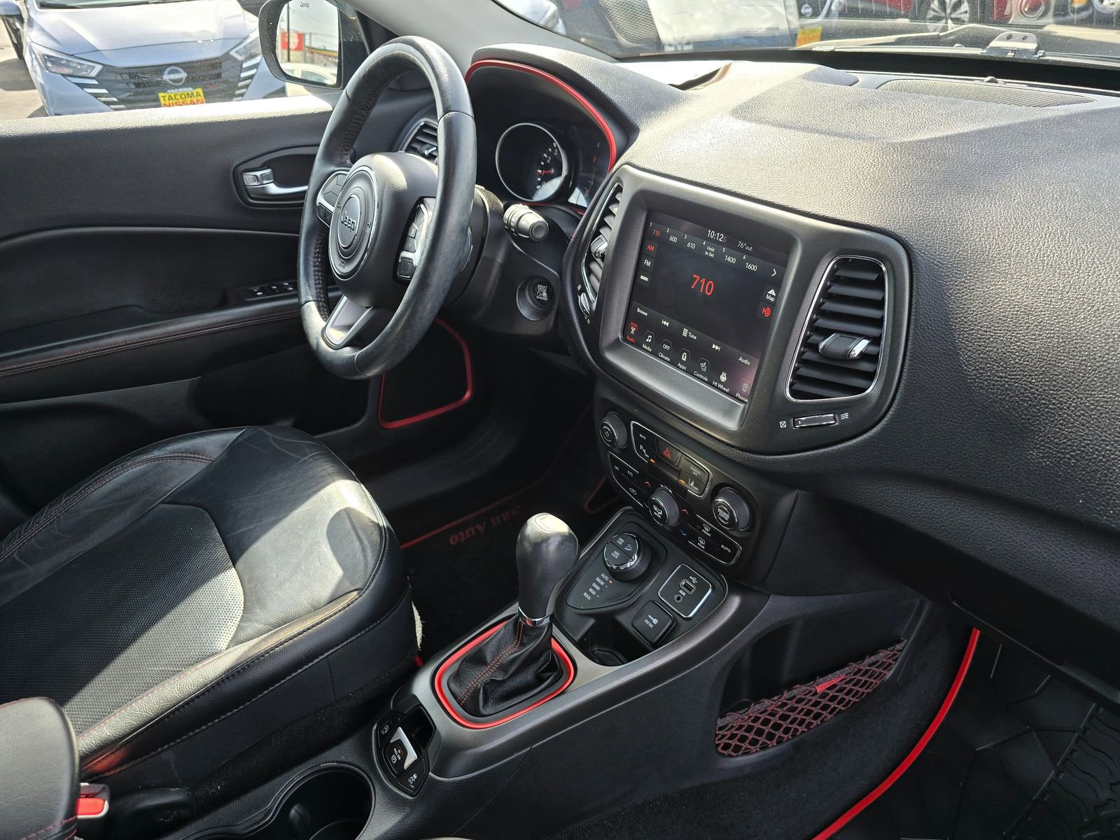Used 2017 Jeep Compass Trailhawk w/ Leather Interior Group AWD/4WD image 39