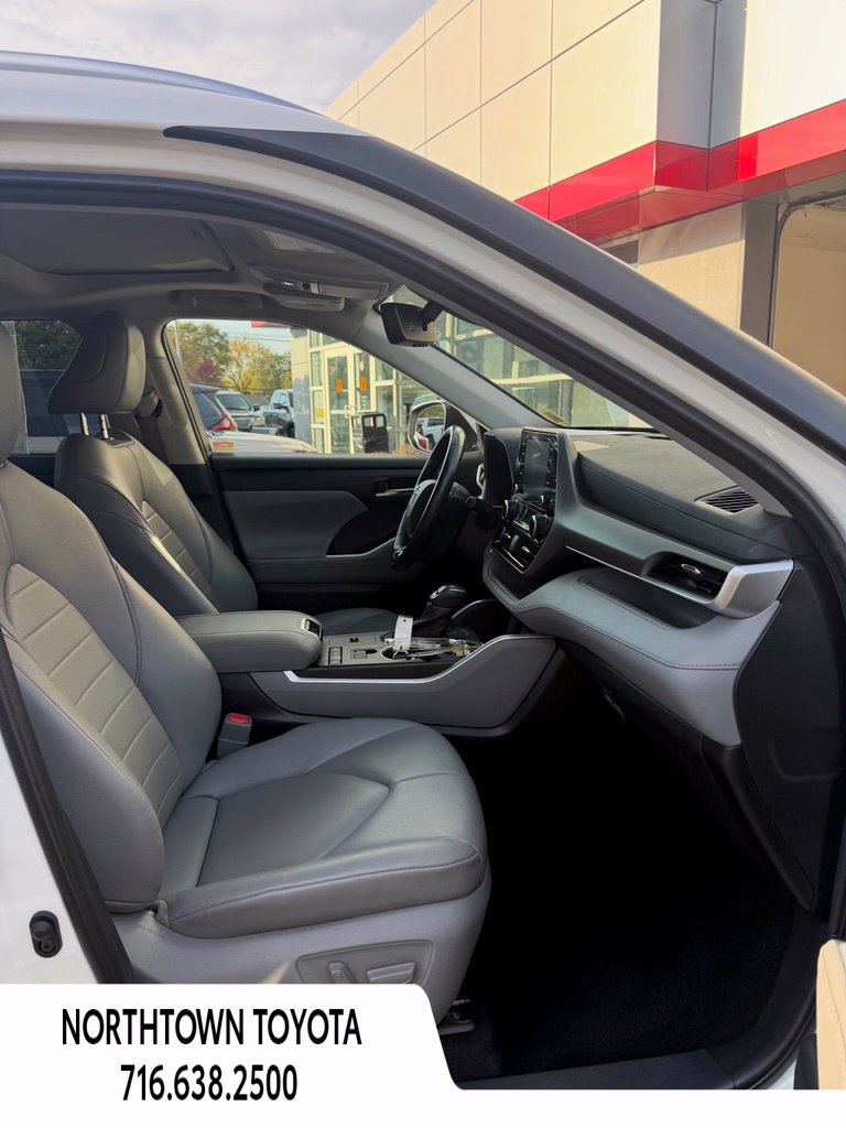 Used 2021 Toyota Highlander XLE FWD image 14