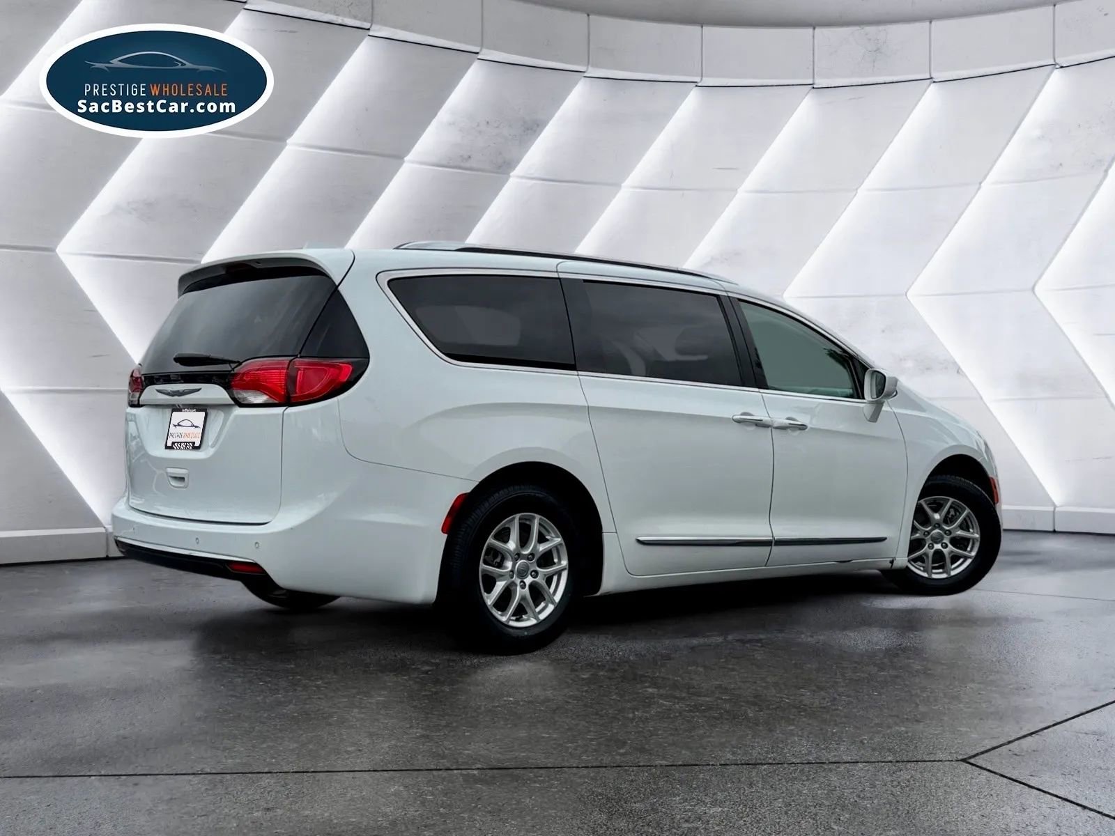 Used 2020 Chrysler Pacifica Touring-L image 8