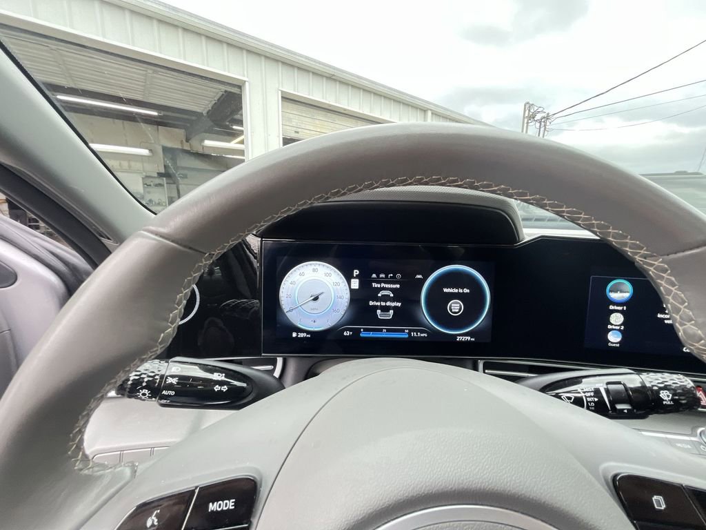 Used 2025 Hyundai Elantra SEL FWD image 15