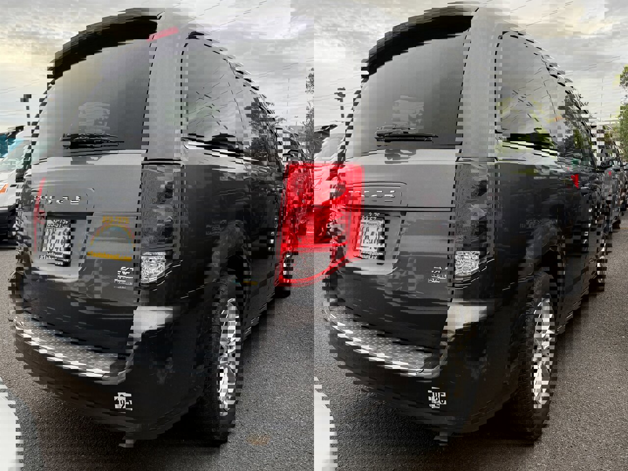 Used 2019 Dodge Grand Caravan SXT FWD image 3