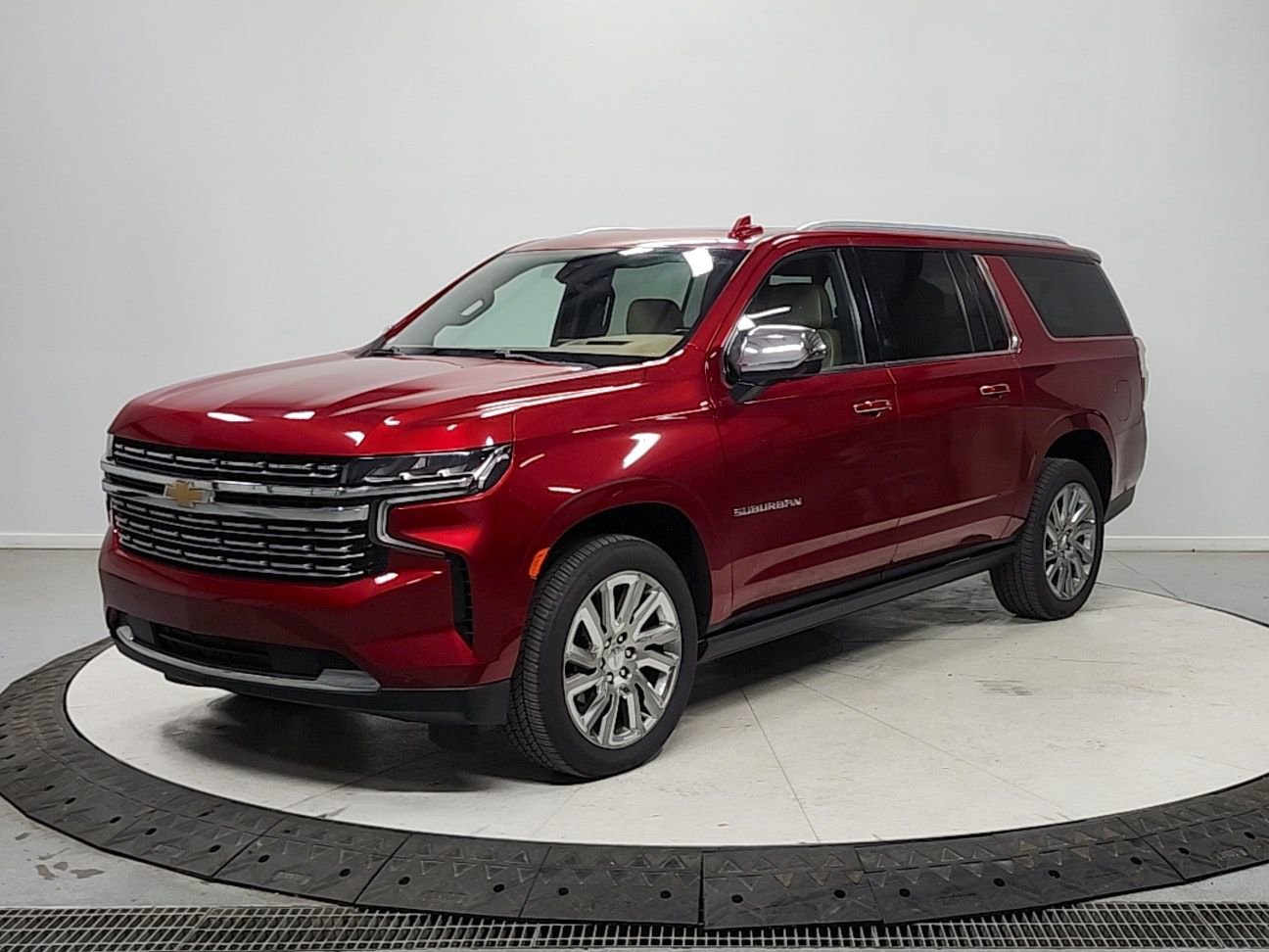 Used 2021 Chevrolet Suburban Premier w/ Premium Package AWD/4WD image 3