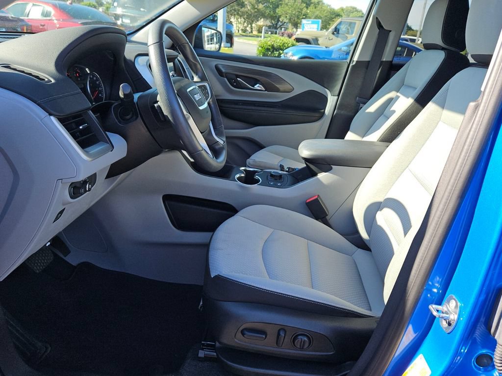 Used 2024 GMC Terrain SLE w/ Driver Convenience Package FWD image 10
