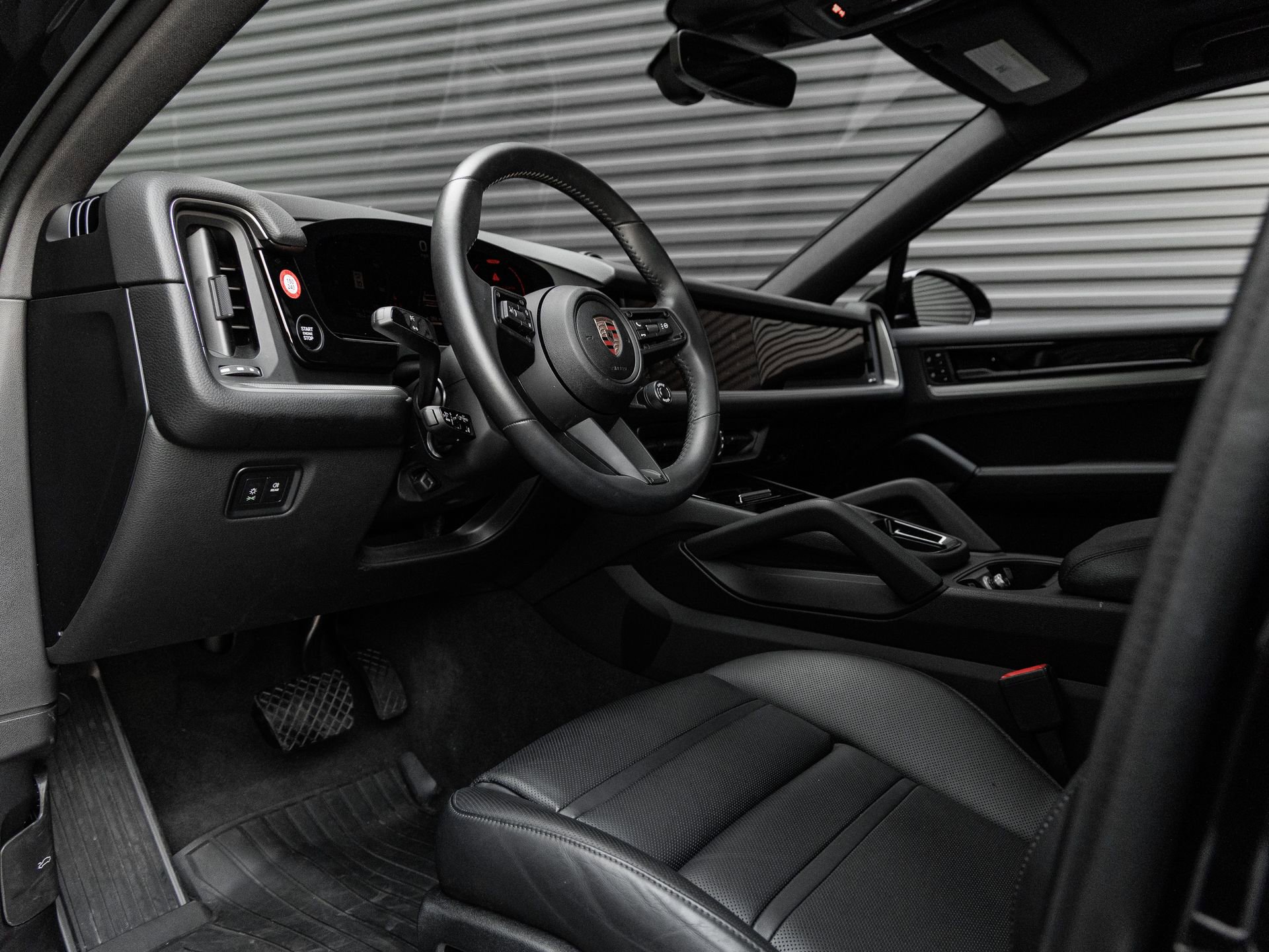 Certified 2025 Porsche Cayenne Coupe AWD/4WD image 4