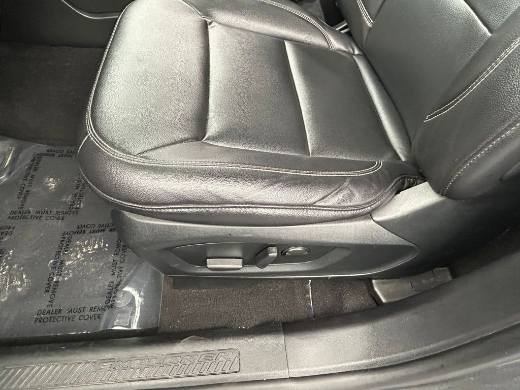 Used 2020 Ford Explorer XLT w/ Equipment Group 202A image 12