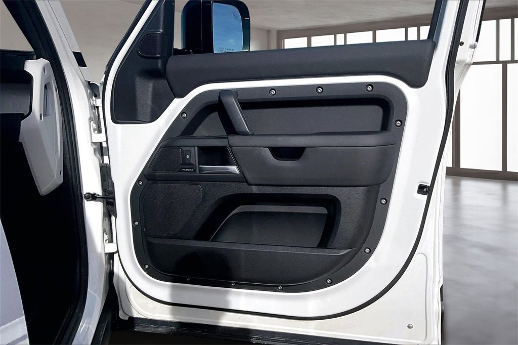 Used 2025 Land Rover Defender 110 S image 19