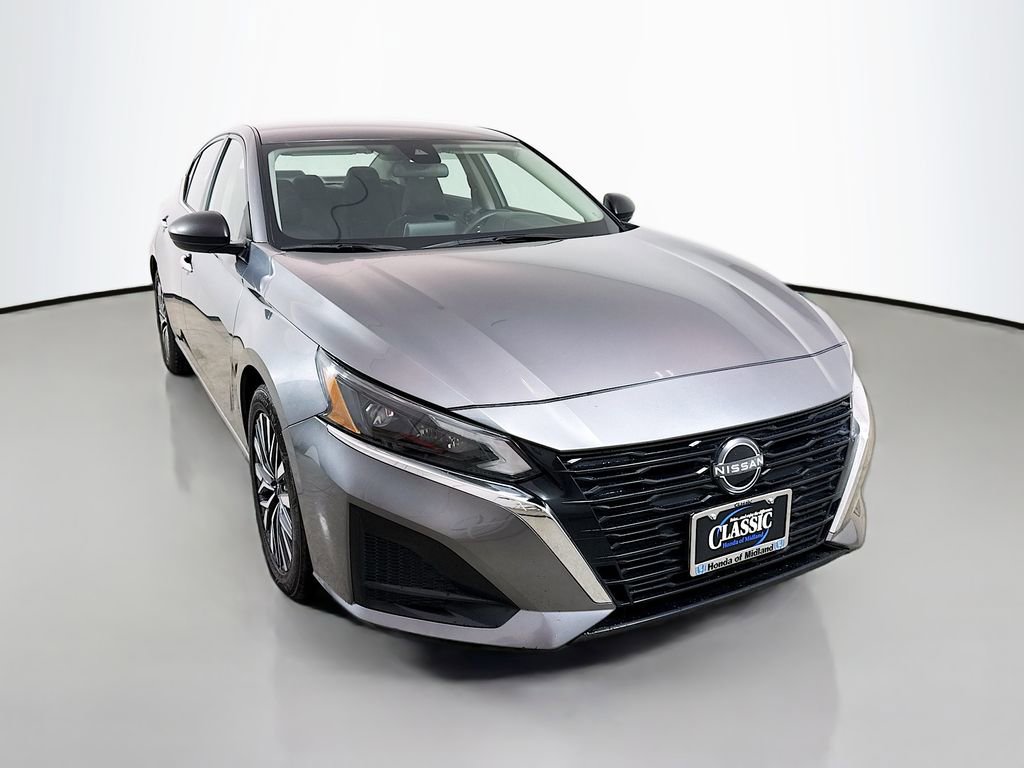 Used 2024 Nissan Altima 2.5 SV image 1