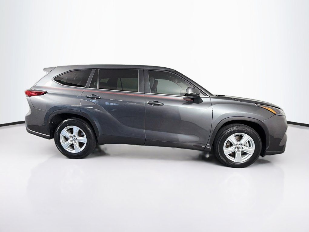 Used 2023 Toyota Highlander LE FWD image 11
