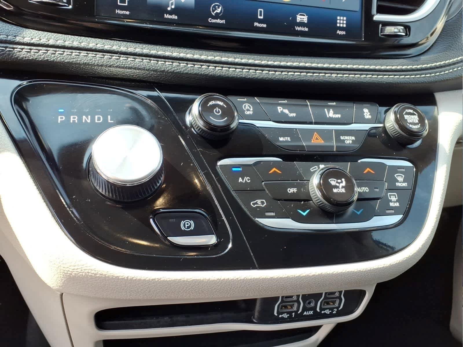 Used 2024 Chrysler Pacifica Touring-L FWD image 20