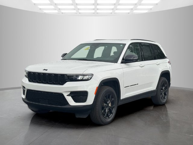 Certified 2025 Jeep Grand Cherokee Altitude AWD/4WD image 3