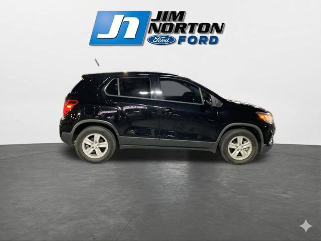 Used 2020 Chevrolet Trax LS w/ Tint and Cruise Package FWD image 11