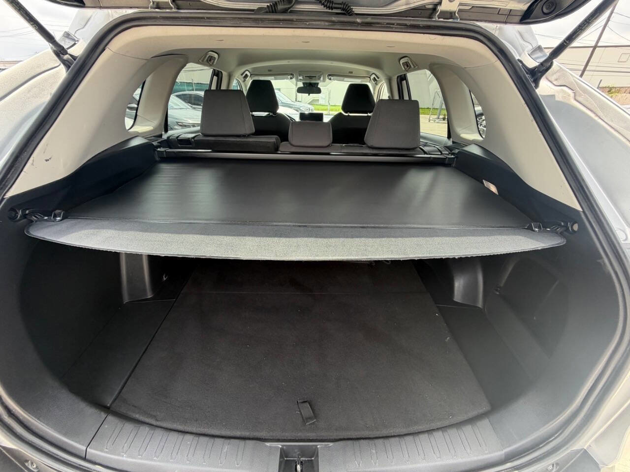 Used 2025 Toyota RAV4 XLE AWD/4WD image 23