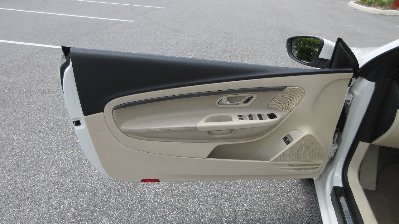 Used 2011 Volkswagen Eos Komfort FWD image 14