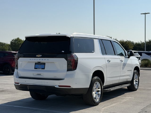Used 2025 Chevrolet Suburban LT RWD image 4