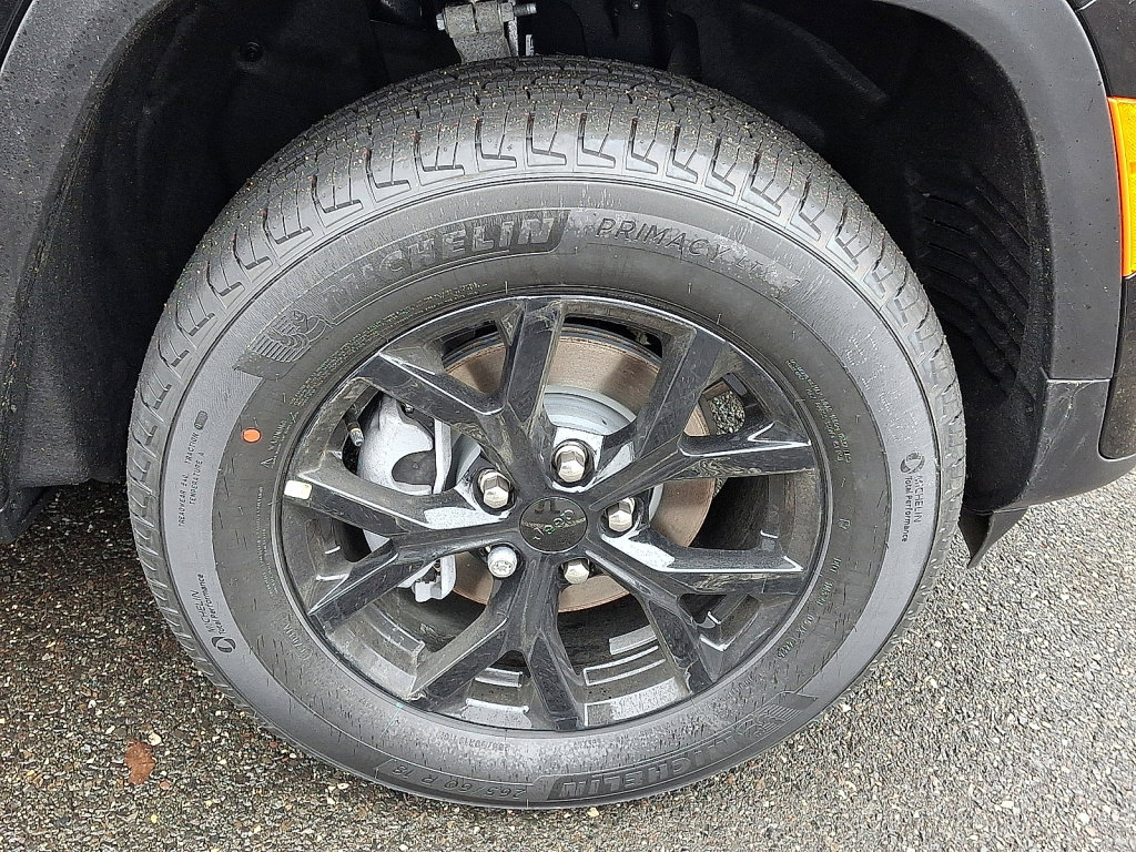 New 2026 Jeep Grand Cherokee Laredo image 4