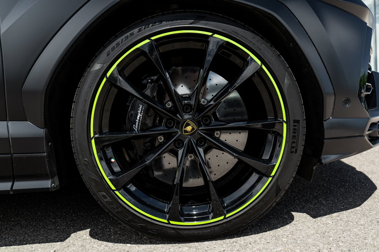 Used 2022 Lamborghini Urus AWD/4WD image 16