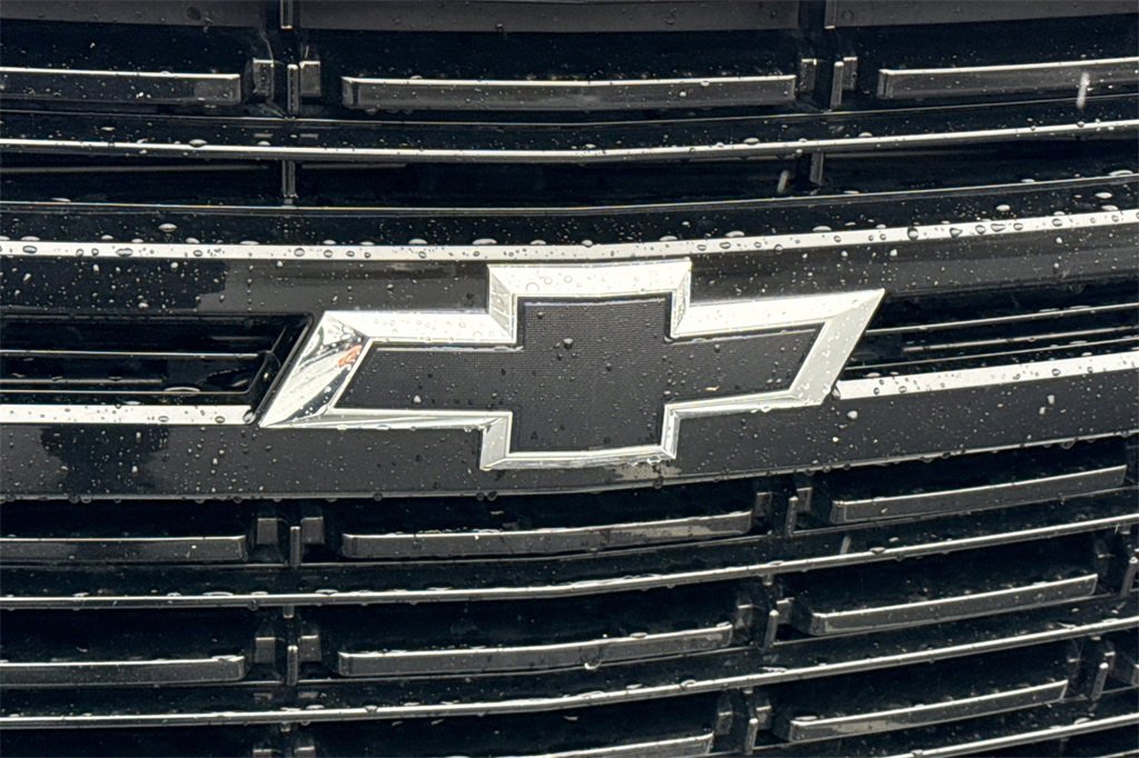 Used 2024 Chevrolet Suburban RST image 7