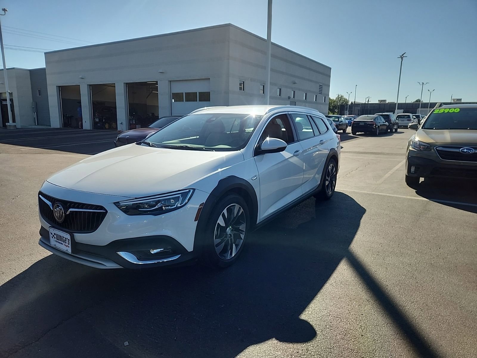 Used 2019 Buick Regal Essence w/ Driver Confidence Package I AWD/4WD image 2