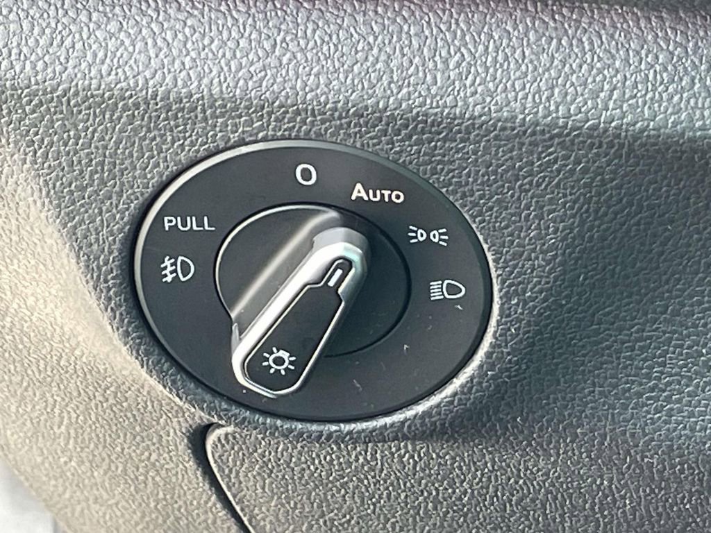 Used 2021 Volkswagen Jetta SEL Premium FWD image 16