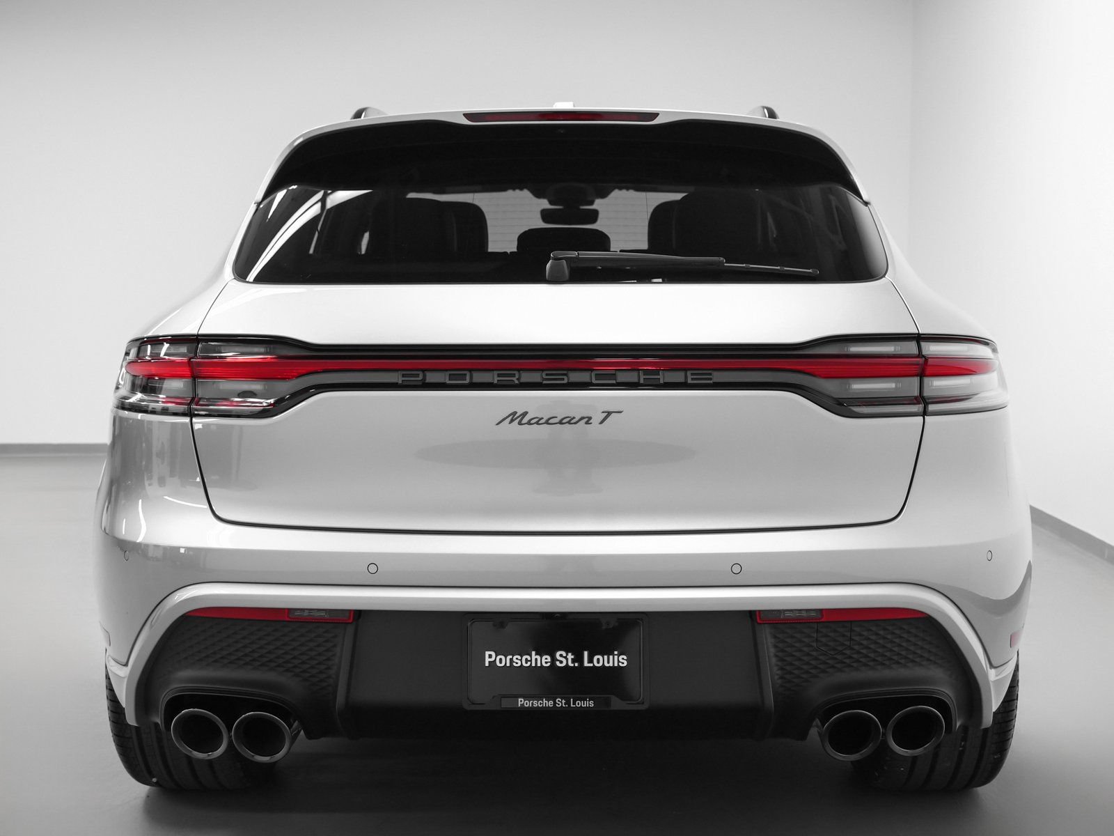 Certified 2026 Porsche Macan Turbo AWD/4WD image 11