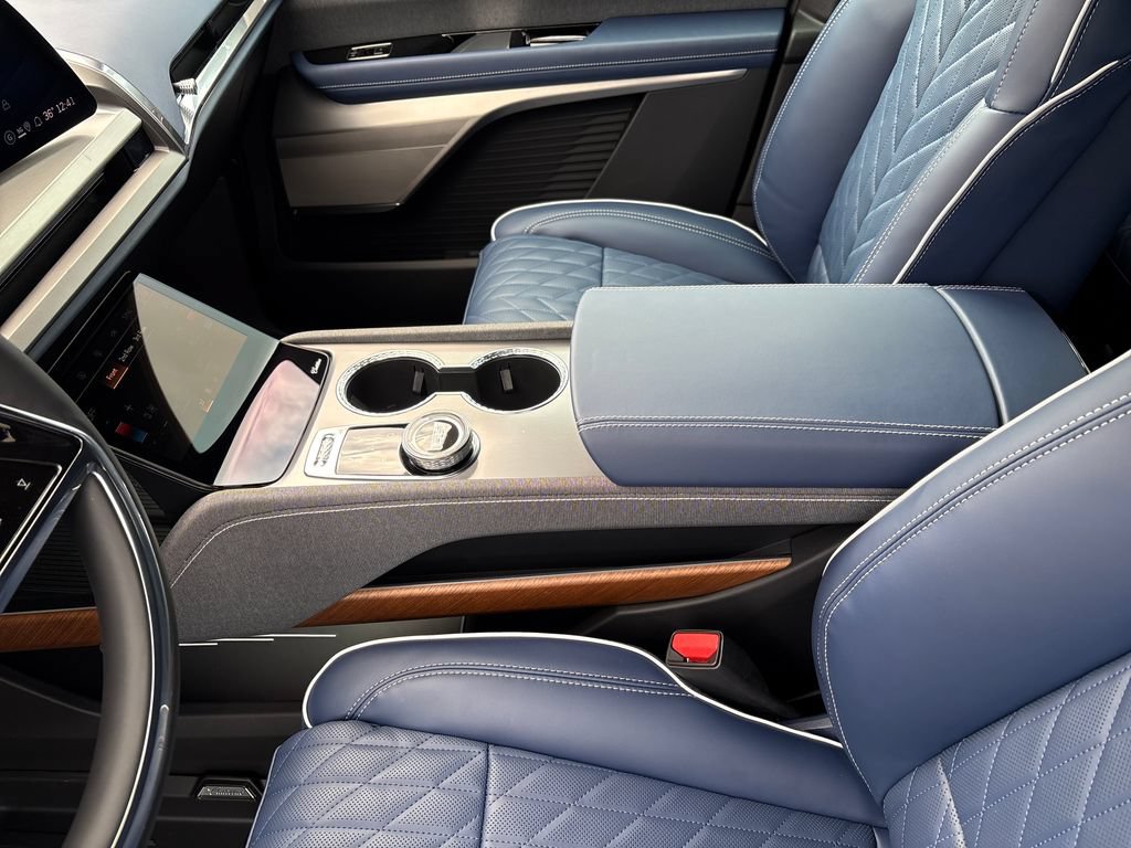 New 2026 Cadillac Vistiq Premium Luxury w/ LPO, Floor Liner Package AWD/4WD image 36