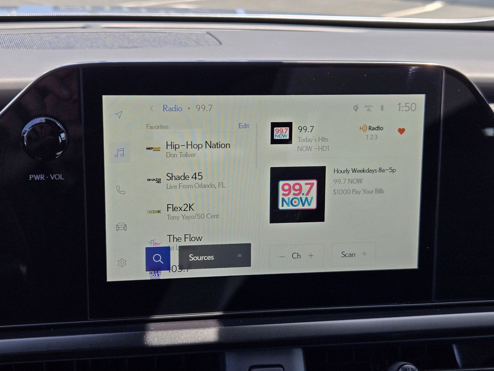 Used 2025 Lexus UX 300h FWD w/ Accessory Package (Z2) image 18