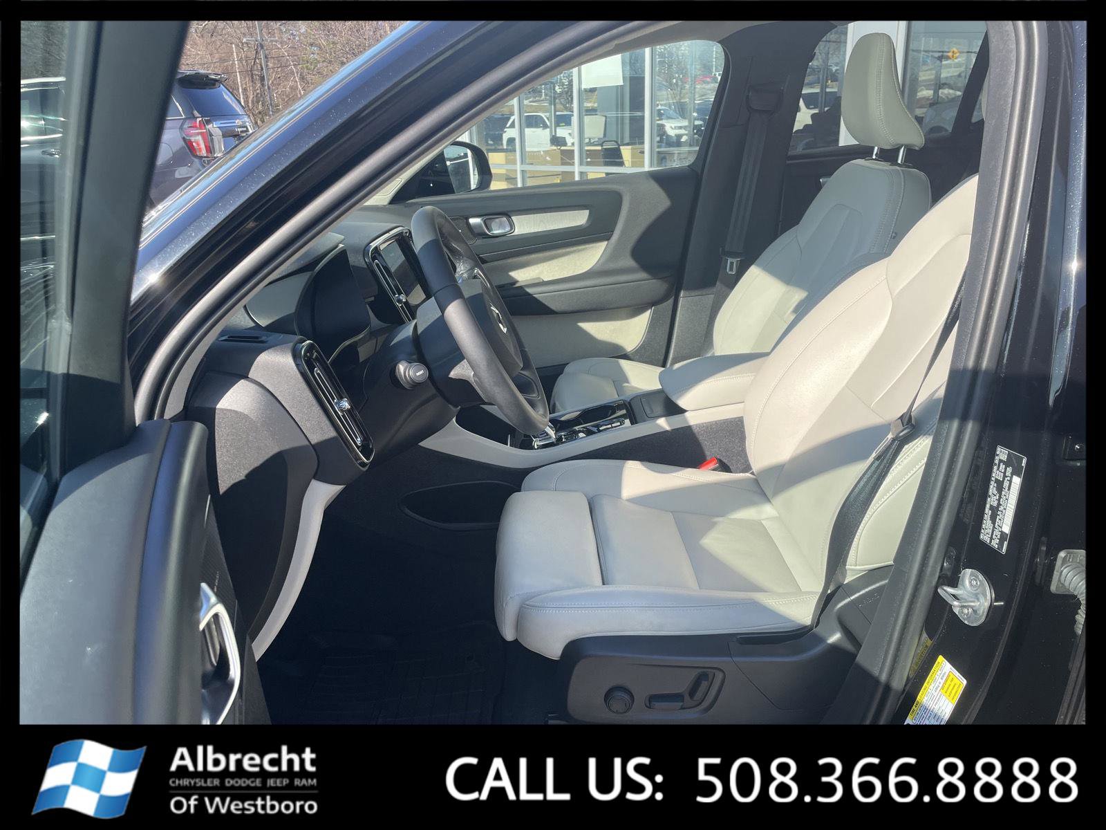 Used 2024 Volvo XC40 B5 Ultimate w/ Climate Package AWD/4WD image 10