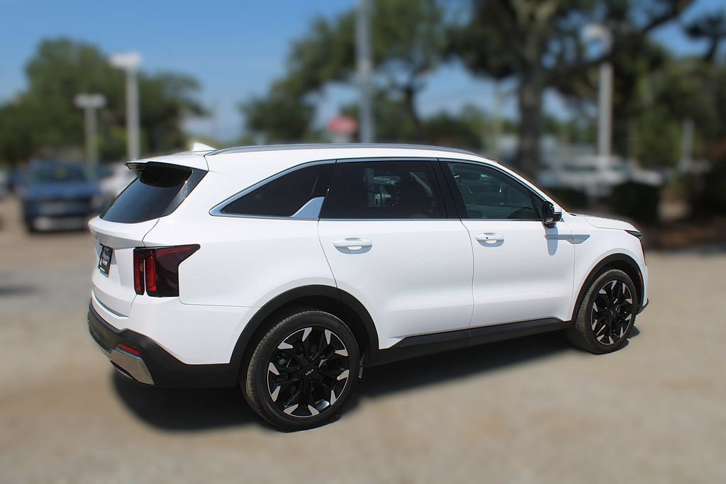 Certified 2025 Kia Sorento EX w/ Panoramic Sunroof Package FWD image 6