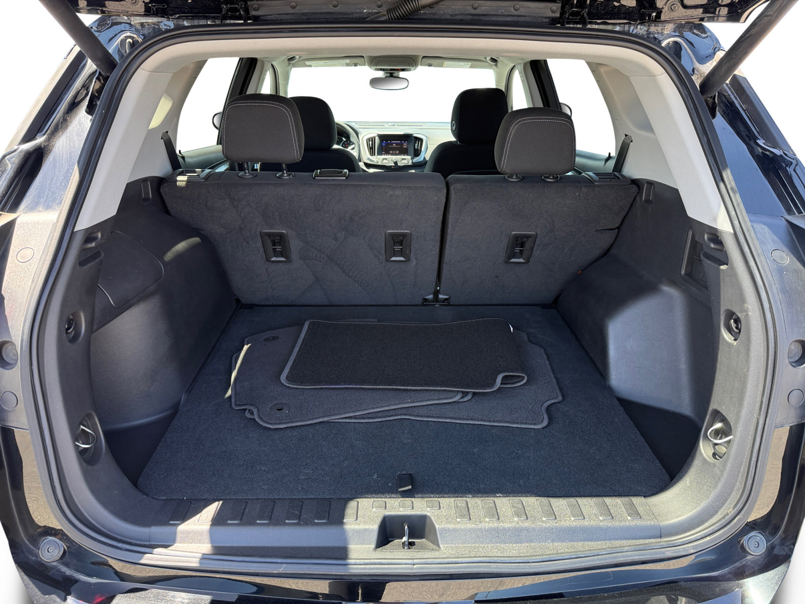 Used 2022 GMC Terrain SLE w/ Driver Convenience Package FWD image 17