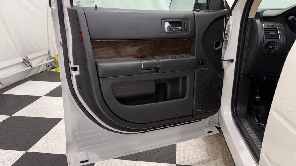 Used 2015 Ford Flex Limited w/ Equipment Group 301A AWD/4WD image 17