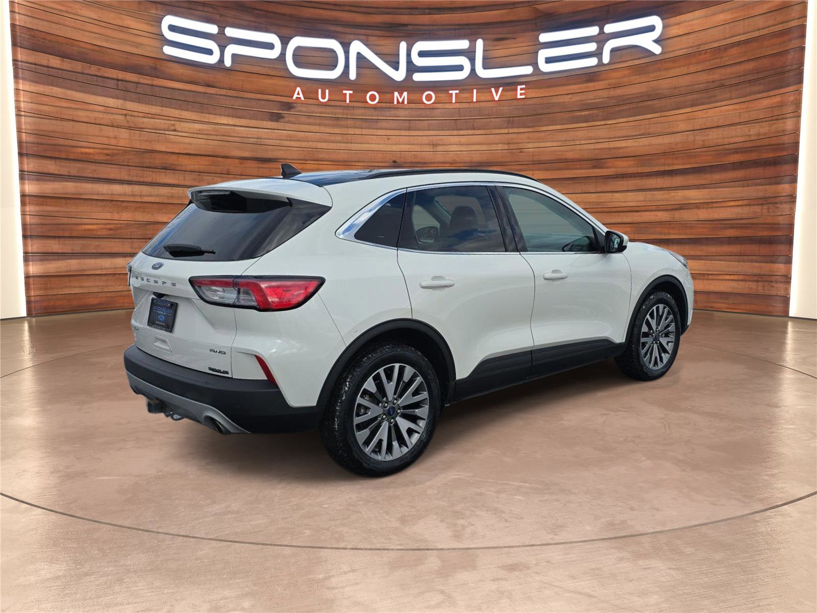 Used 2022 Ford Escape Titanium w/ Class II Trailer Tow Package image 7