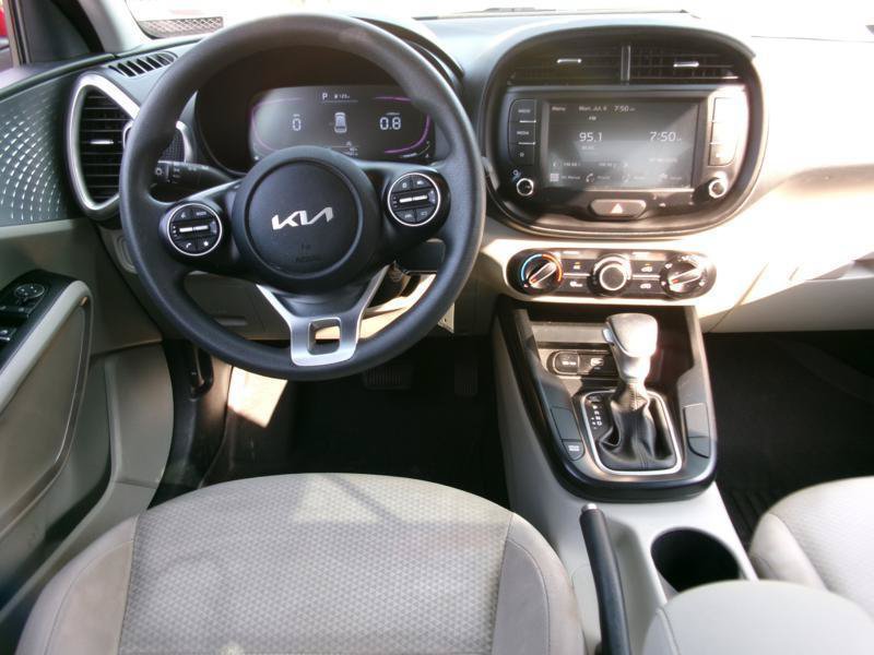 Used 2025 Kia Soul LX FWD image 11