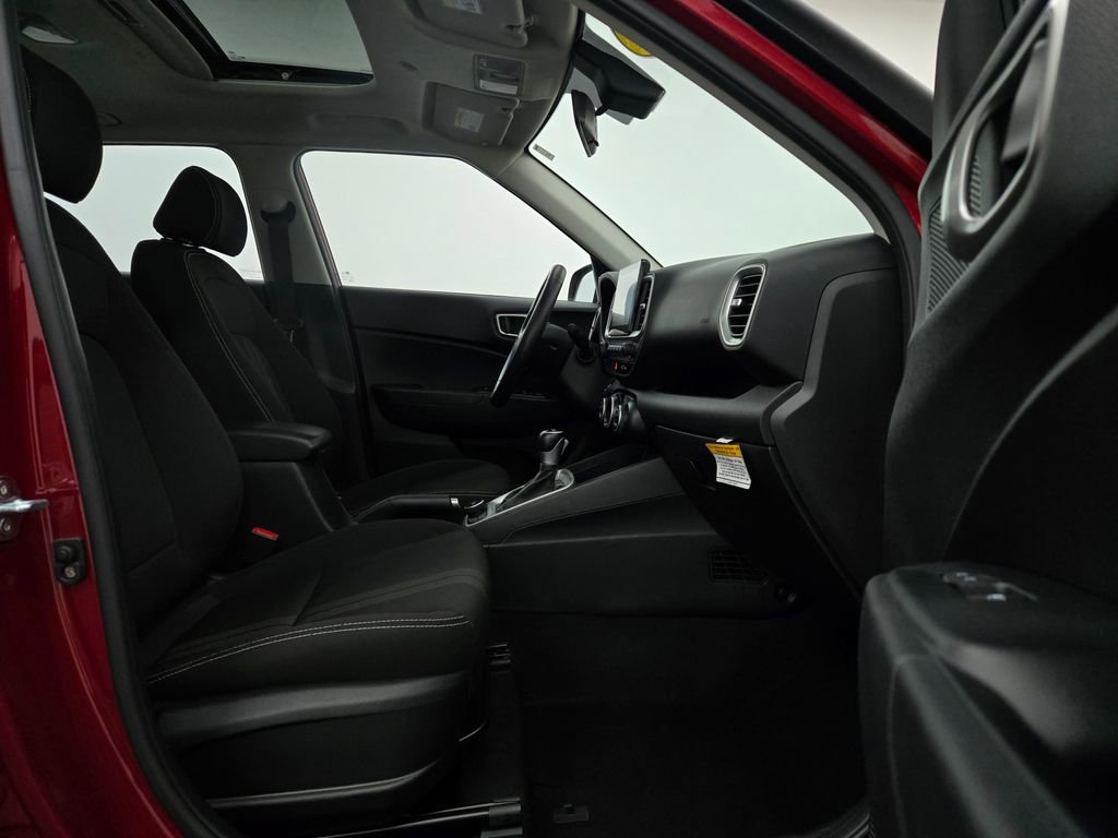 Used 2024 Hyundai Venue SEL image 31