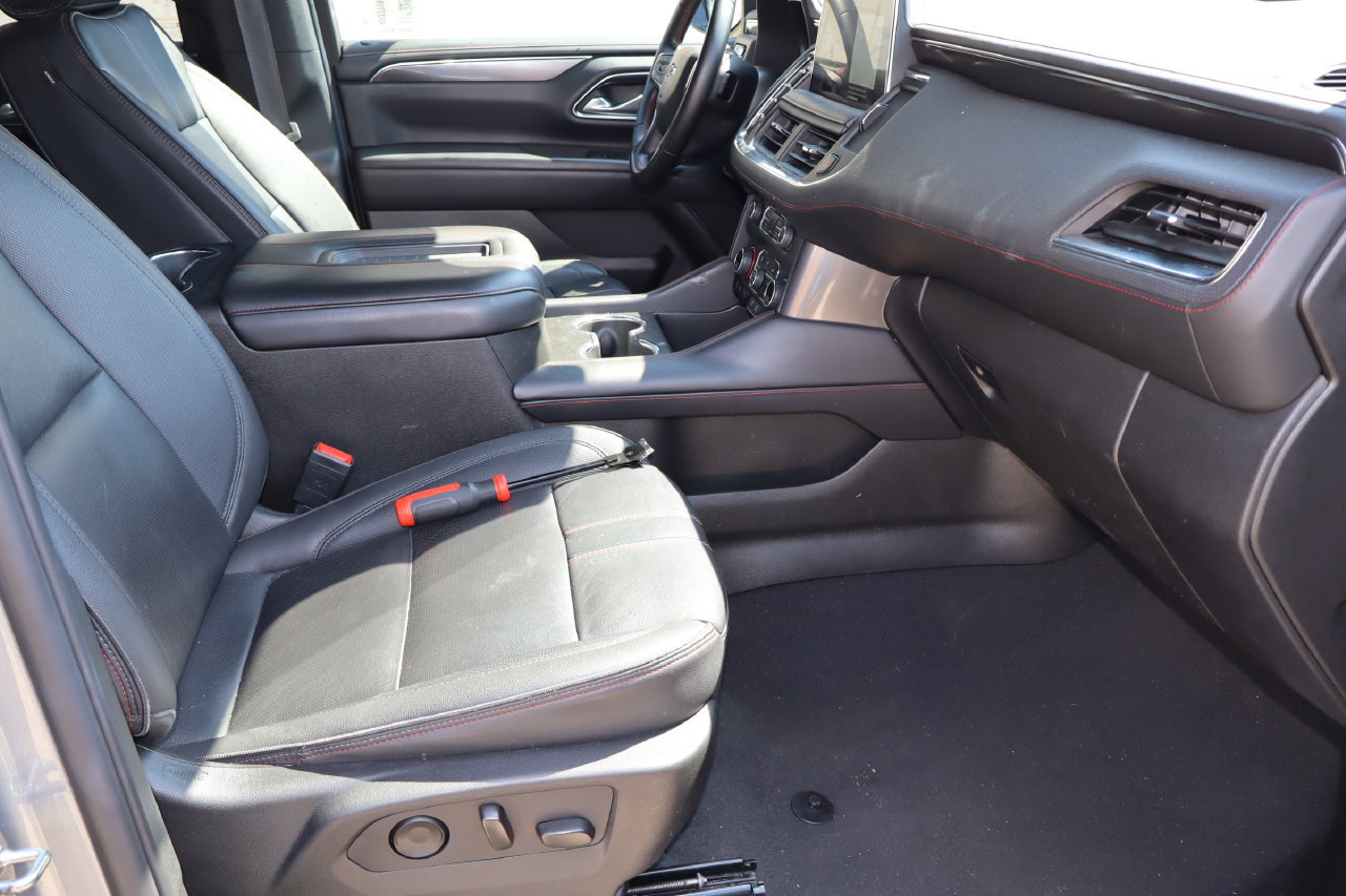 Used 2024 Chevrolet Suburban RST RWD image 17