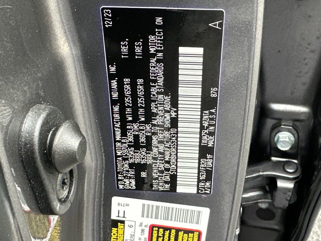 Used 2024 Toyota Highlander LE image 32