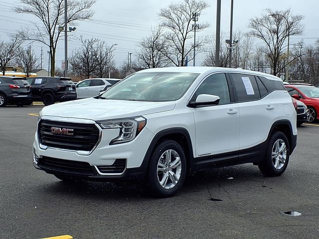 Used 2024 GMC Terrain SLE image 1