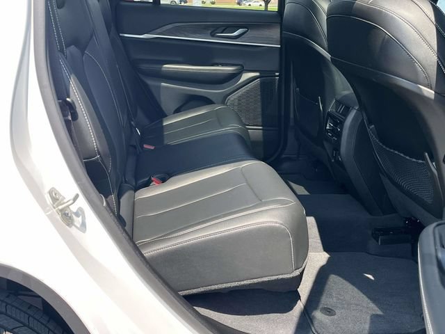 Used 2023 Jeep Grand Cherokee Limited AWD/4WD image 23