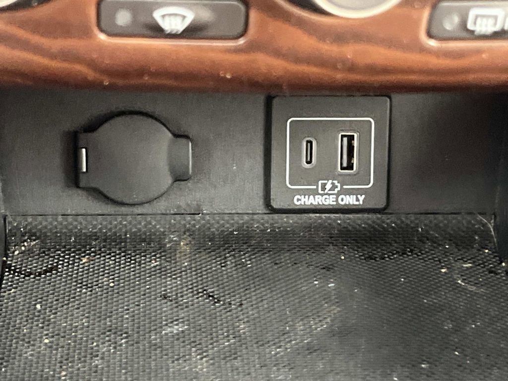 Used 2019 Nissan Pathfinder Platinum image 25