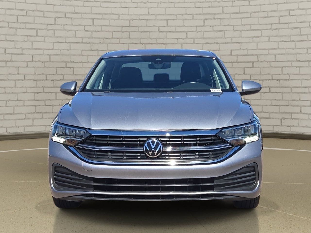 Used 2024 Volkswagen Jetta SE FWD image 2