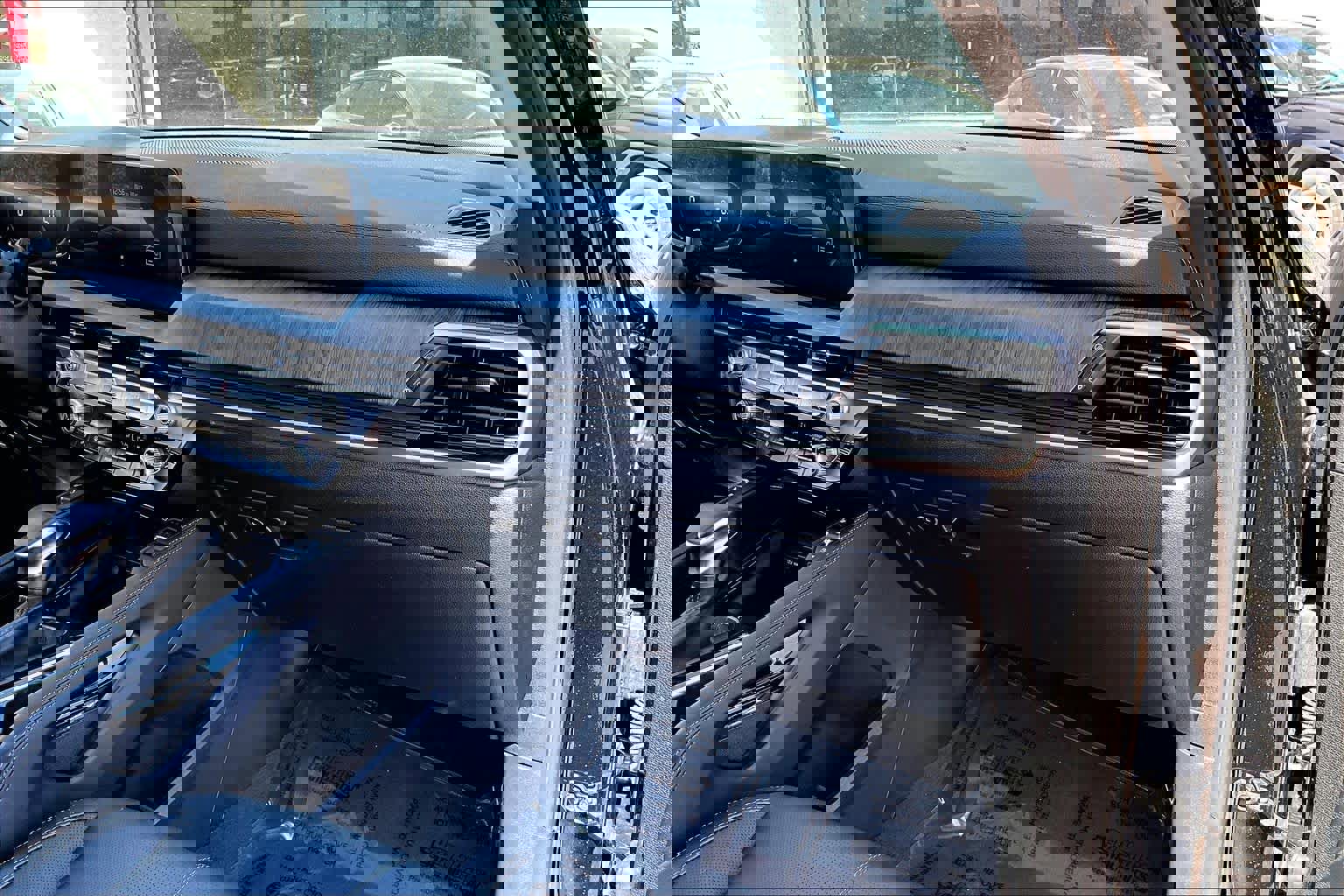 Used 2024 Kia Telluride EX w/ EX Captain's Chair Package image 18