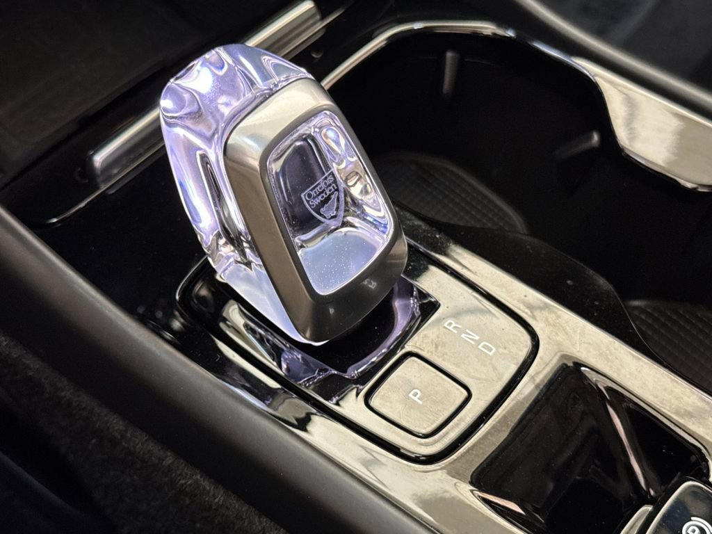 Certified 2023 Volvo XC40 B5 Ultimate image 21