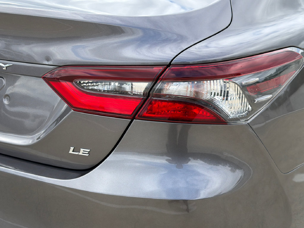 Used 2021 Toyota Camry LE FWD image 5