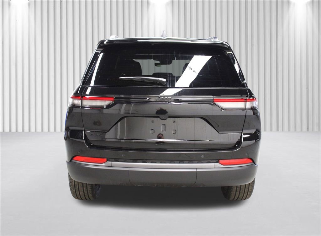 New 2026 Jeep Grand Cherokee Limited w/ Limited Altitude Package image 4