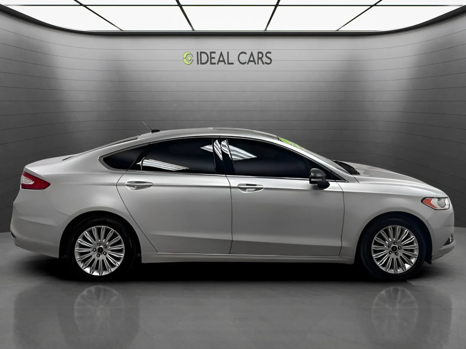 Used 2013 Ford Fusion Energi SE w/ Driver Assist Pkg FWD image 4