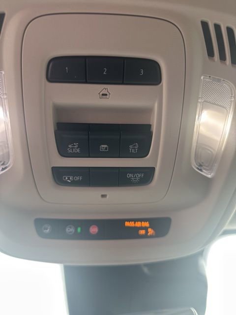 Used 2023 Buick Envision Avenir image 24