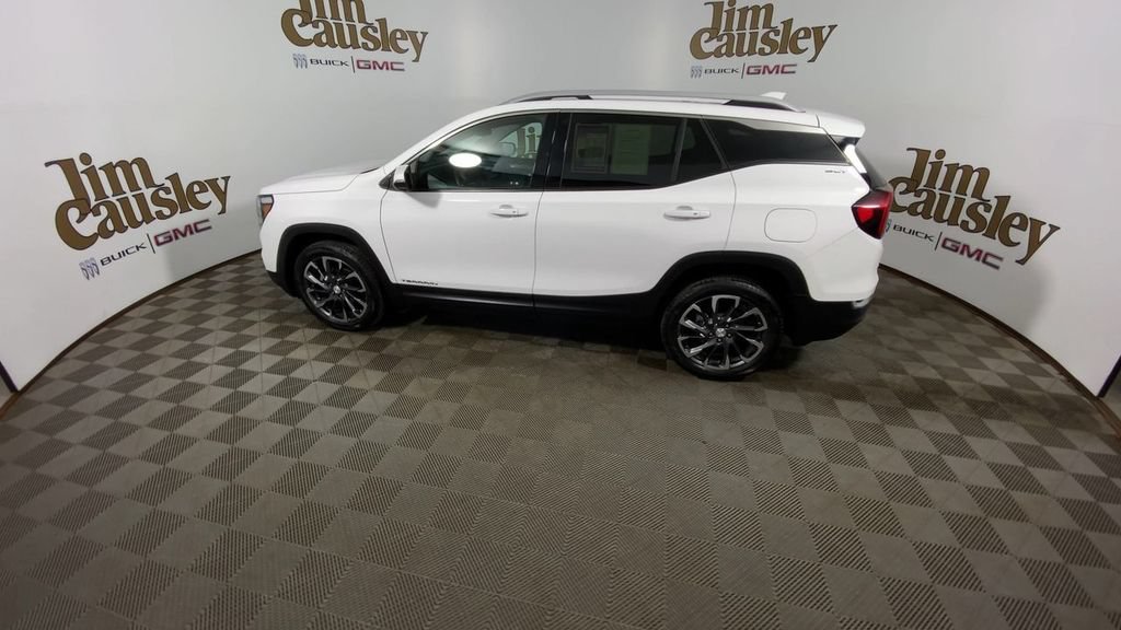 Certified 2024 GMC Terrain SLT w/ Infotainment Package II AWD/4WD image 5