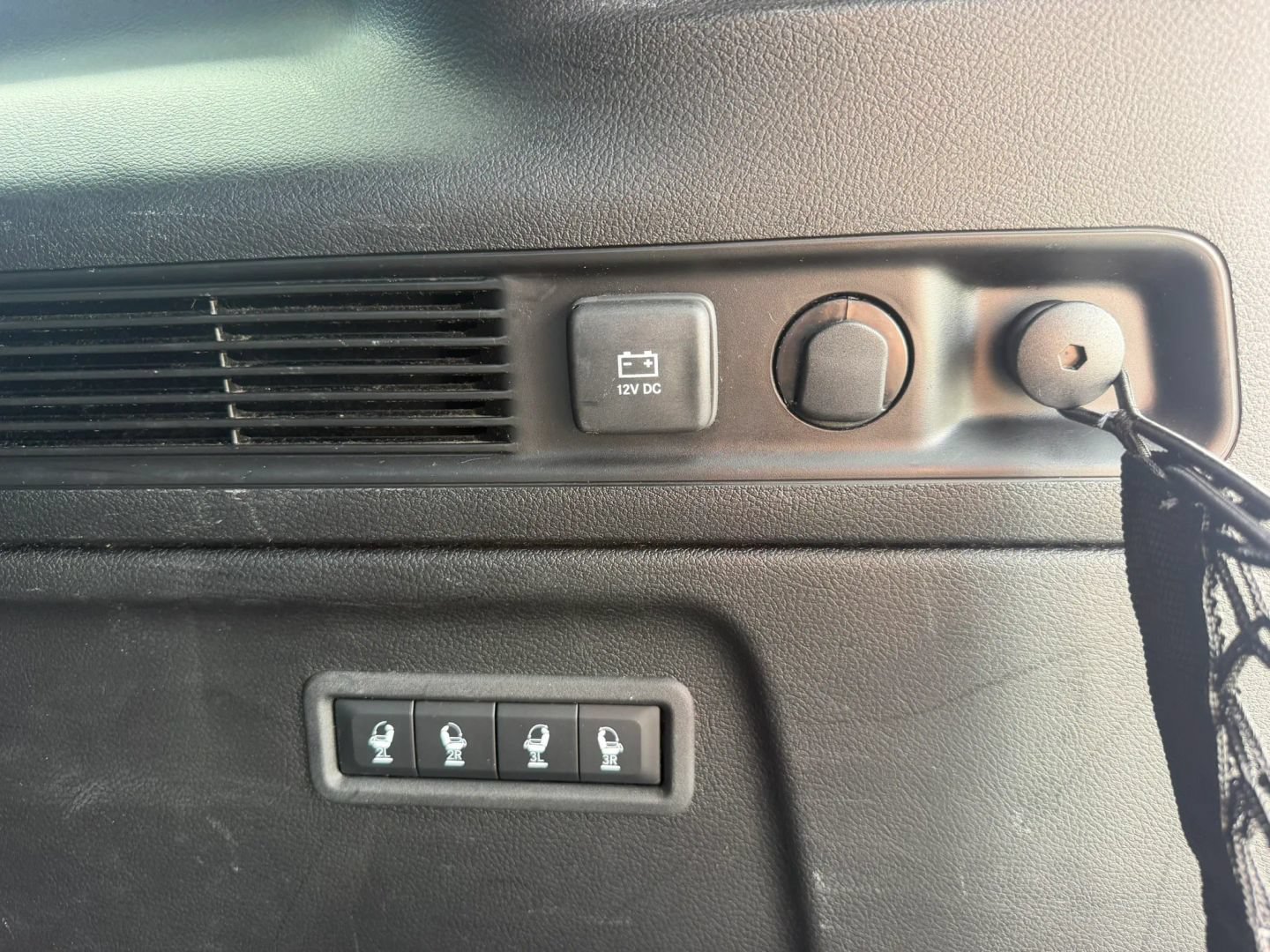 Used 2024 Jeep Wagoneer L Series II RWD image 37