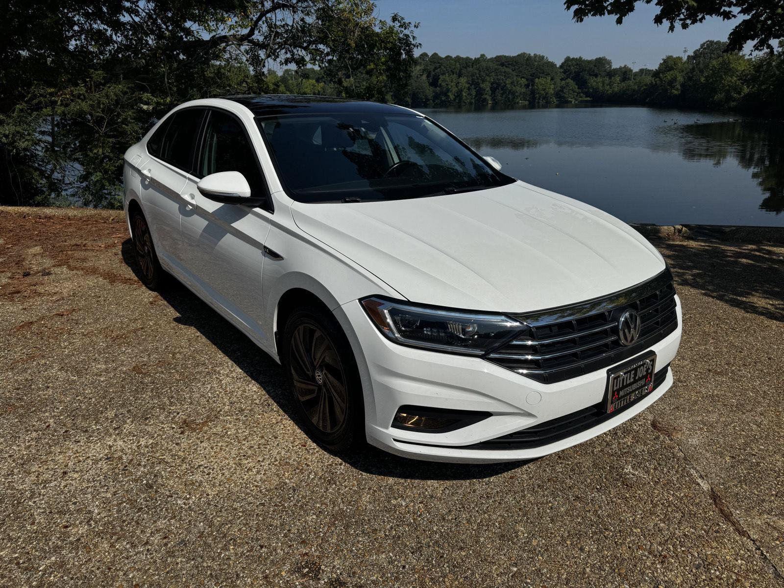 Used 2019 Volkswagen Jetta SEL Premium FWD image 2