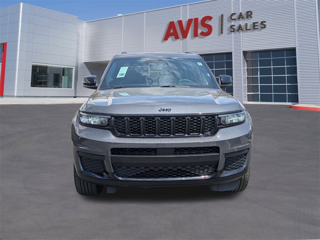 Used 2024 Jeep Grand Cherokee L Laredo image 2
